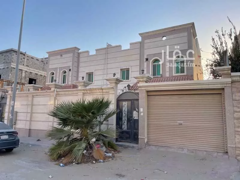 فيلا 5 غرف في ضاحية الملك فهد 2
