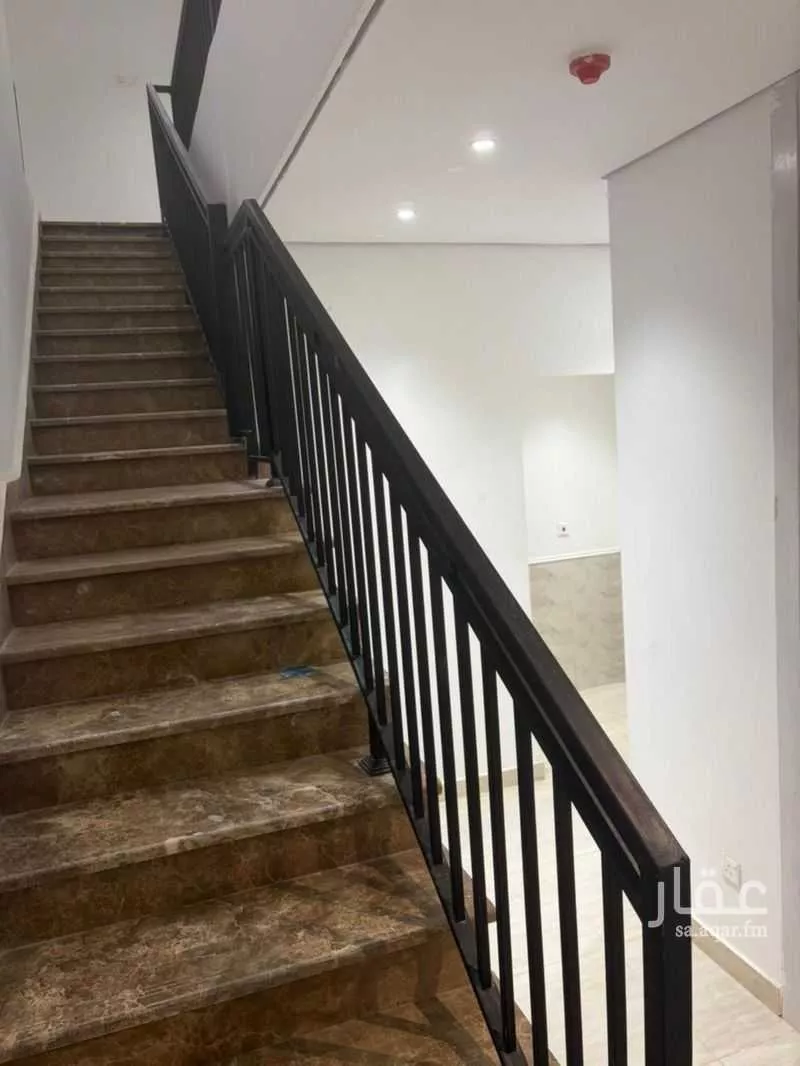 5 bedroom apartment in Al Hamdaniyah 3