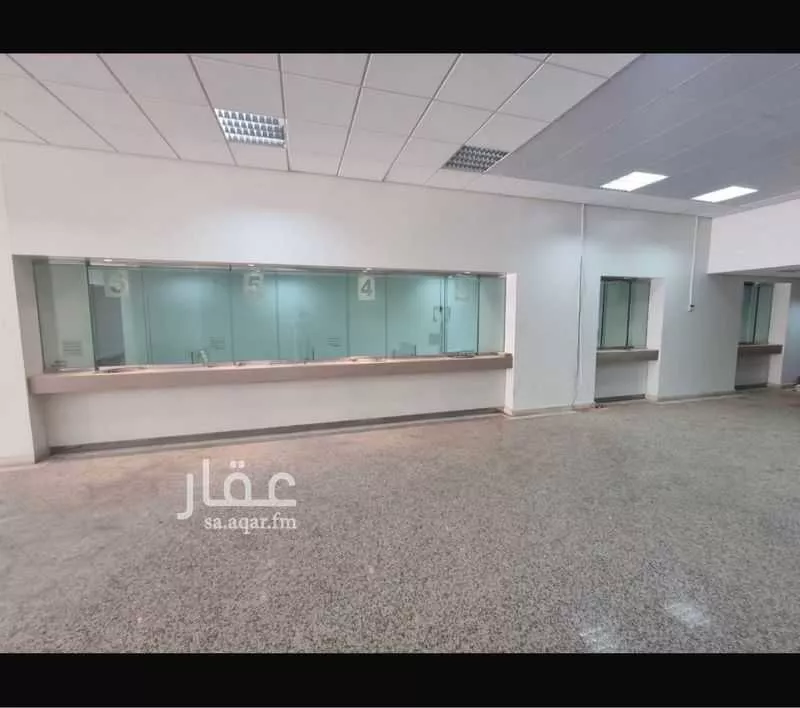 محل 1100 م² في العليا 5