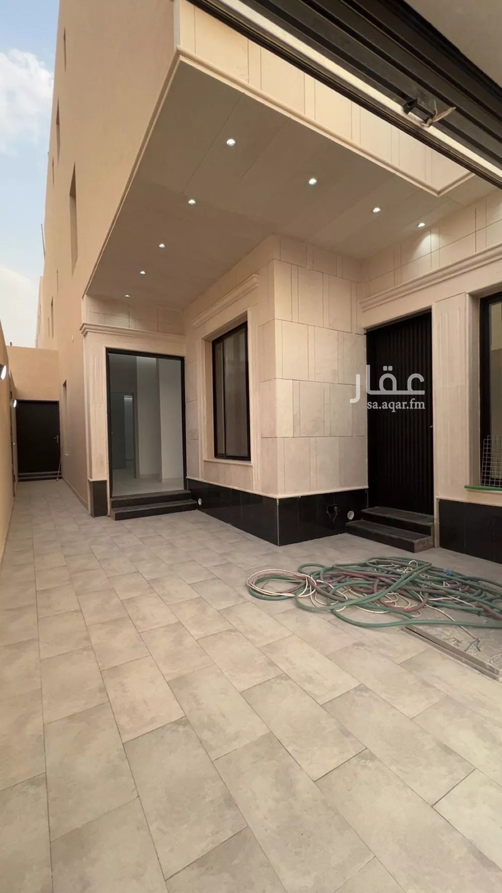 5 bedroom villa in Al Janadriyah 1