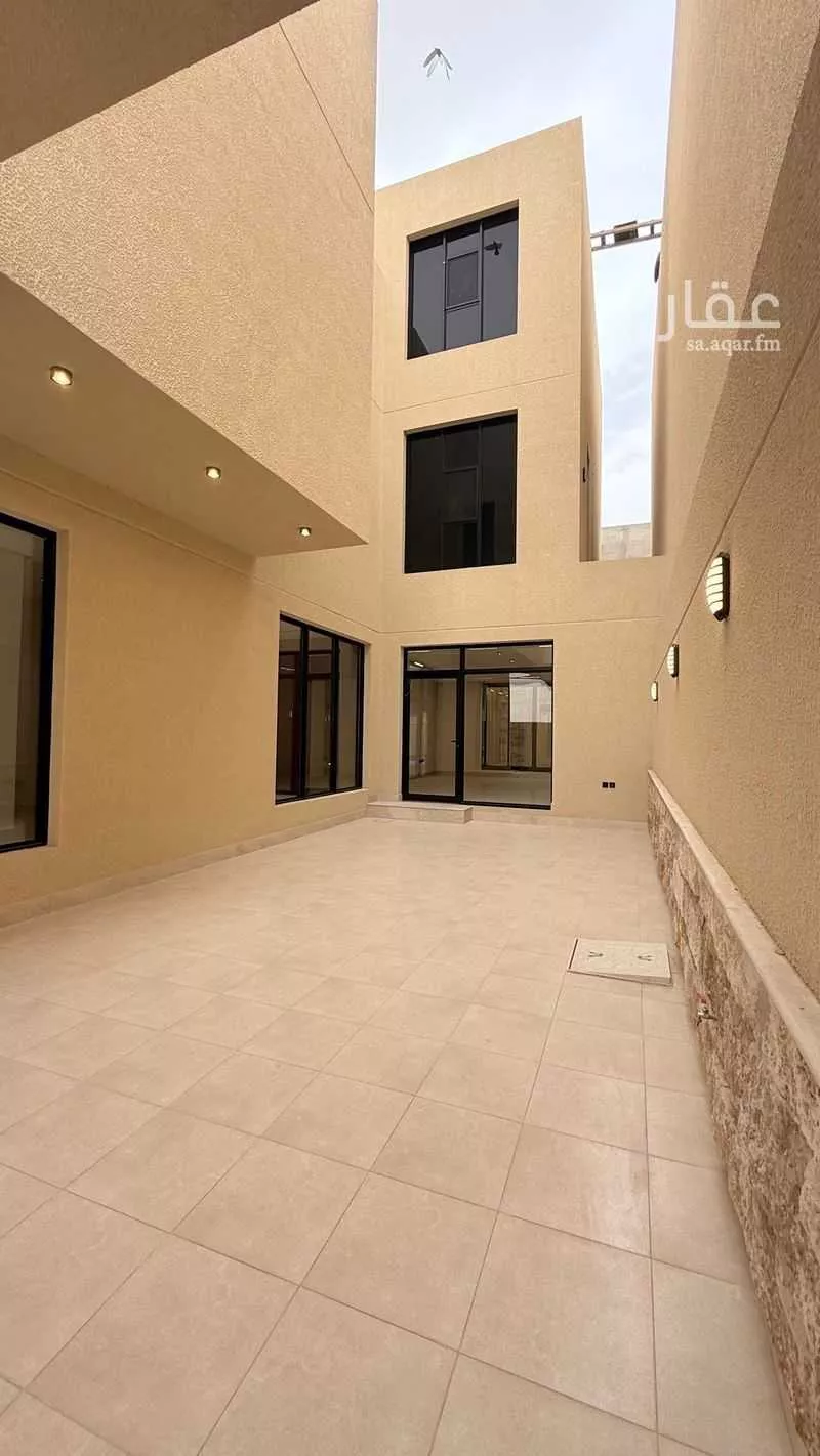 6 bedroom villa in Al Mahdiyyah 2