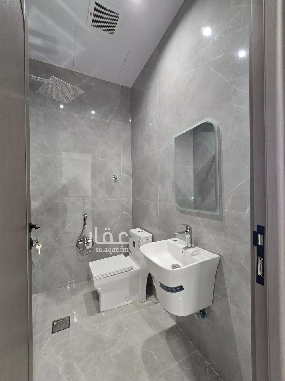 فيلا 5 غرف في الشرق 4