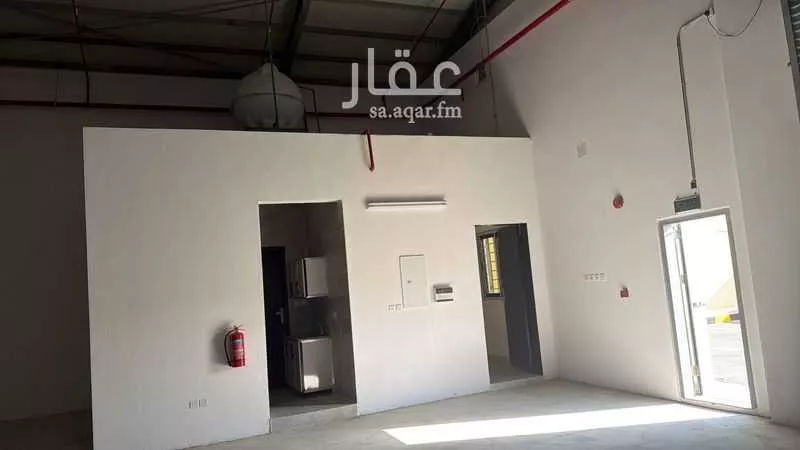 مستودع 1600 م² في الرياض 2