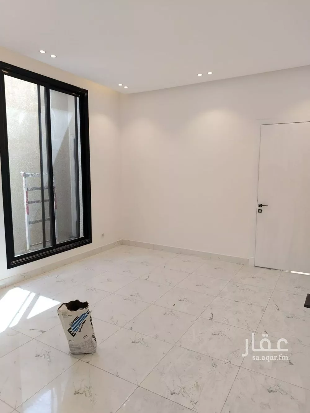 فيلا 4 غرف في العارض 2