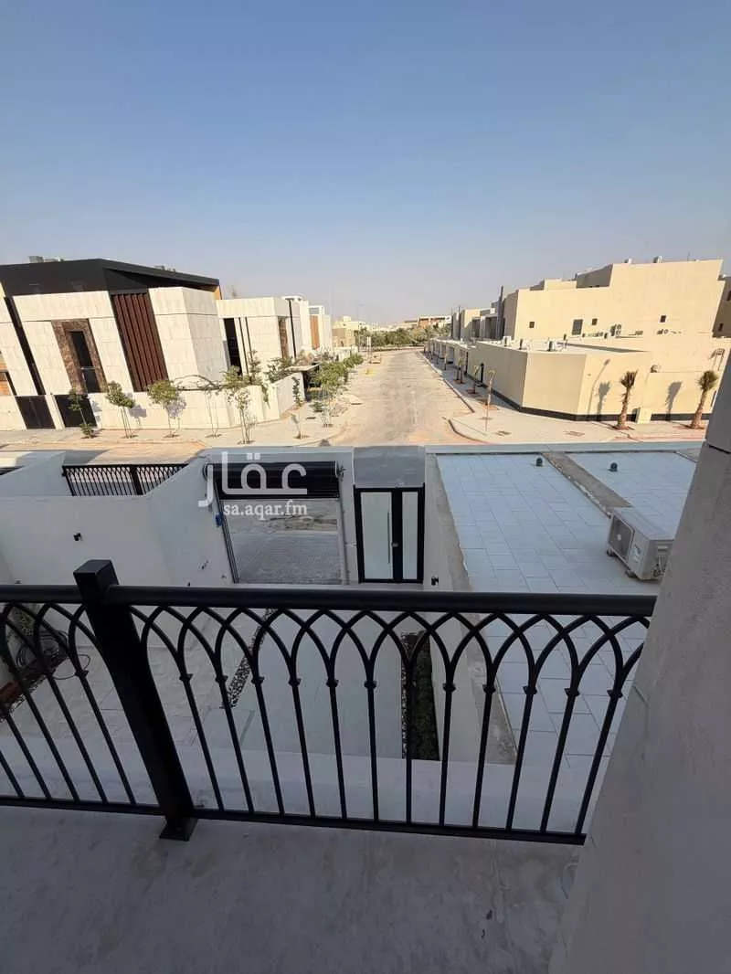 فيلا 5 غرف في الملقا 4