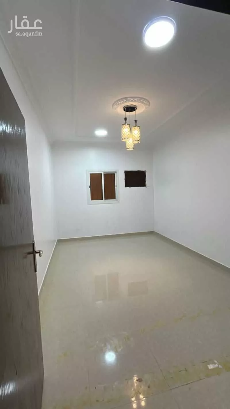 4 bedroom floor in Dhahrat Laban 5