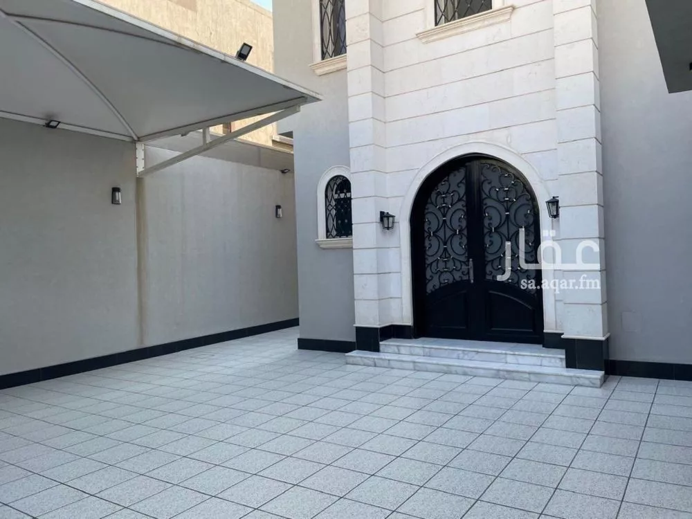 5 bedroom villa in Al Malqa 2