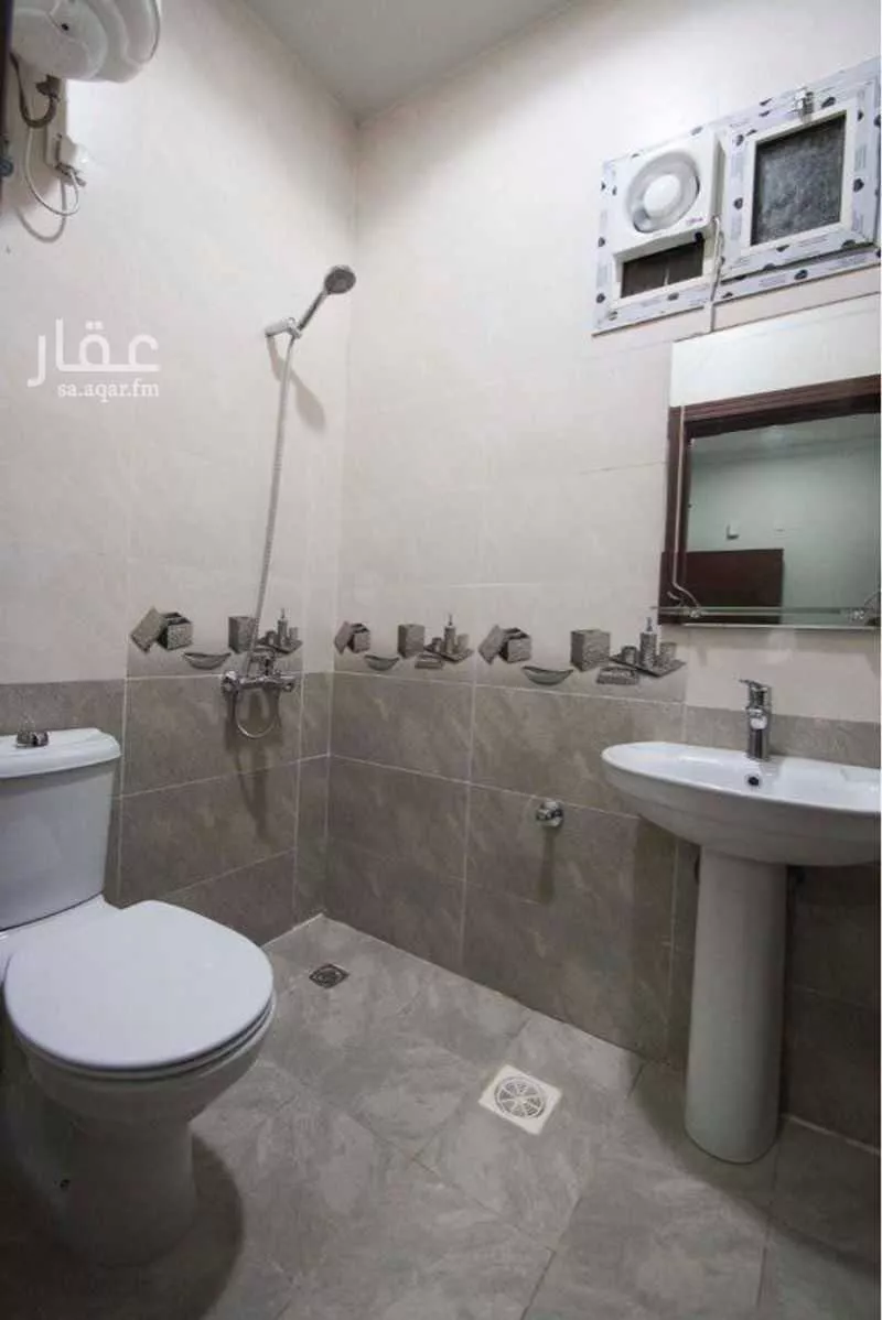 2 bedroom apartment in Al Sharafiyah, Jeddah 4
