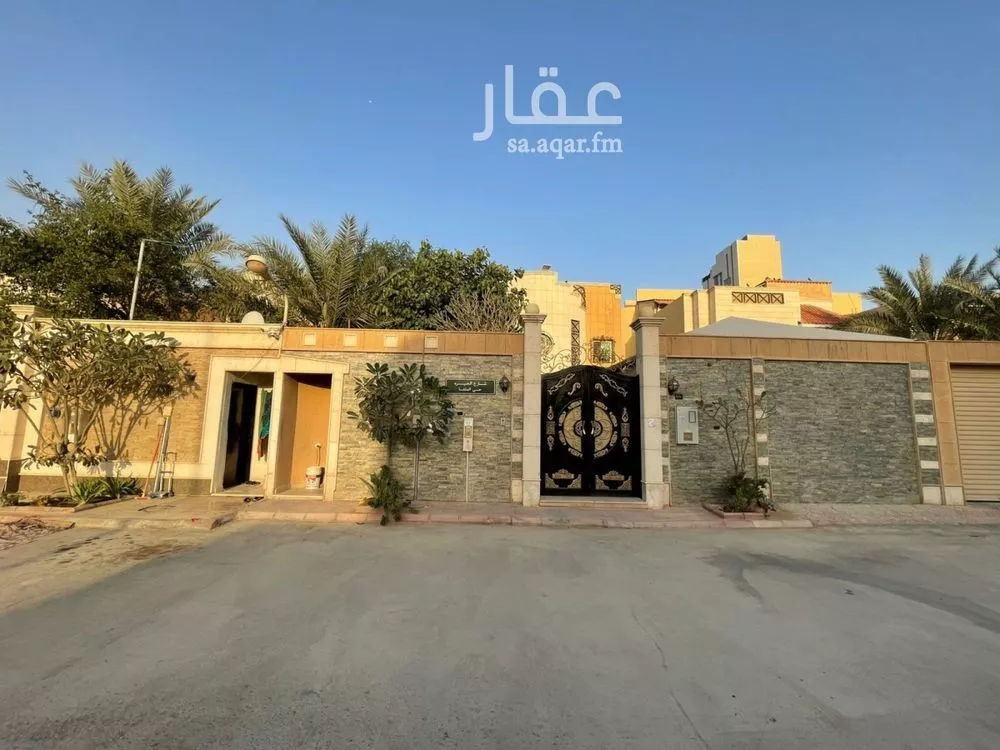 فيلا 7 غرف في الملقا 4