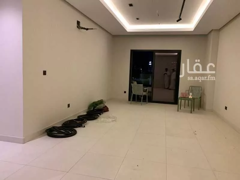 شقة 5 غرف في الحمرا 2