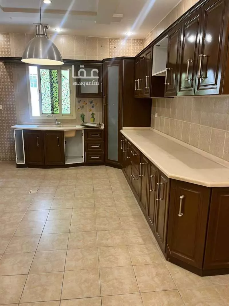 شقة 6 غرف في طيبة 3