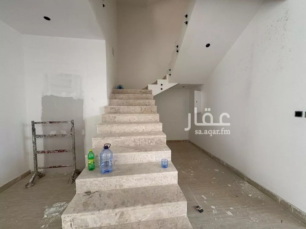 فيلا 6 غرف في الملك فيصل 3