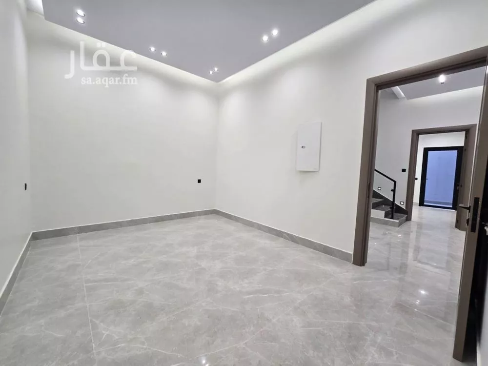 فيلا 5 غرف في الشرق 1