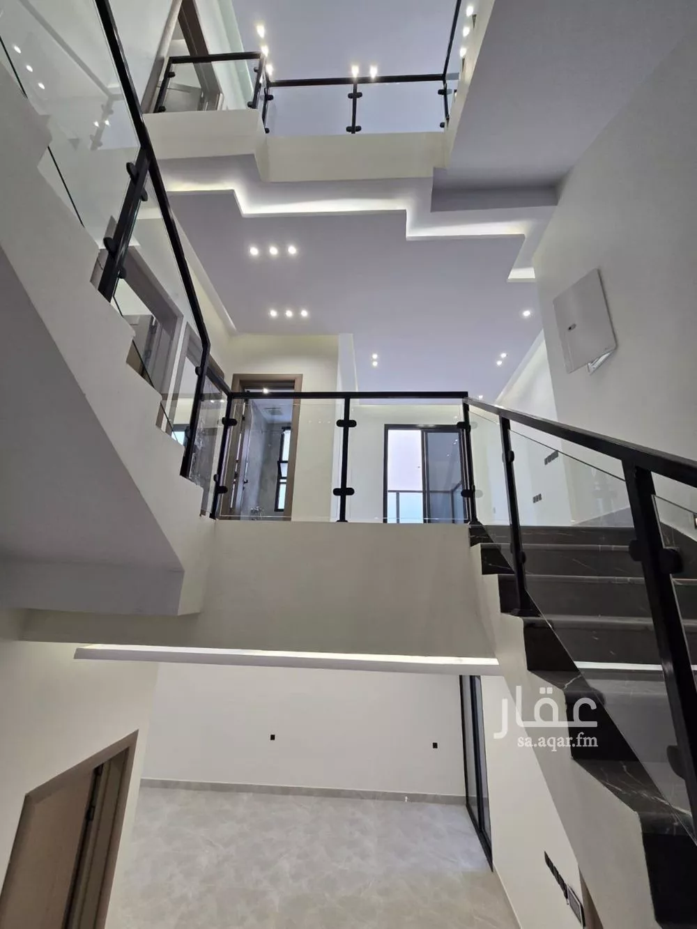 فيلا 5 غرف في الشرق 3