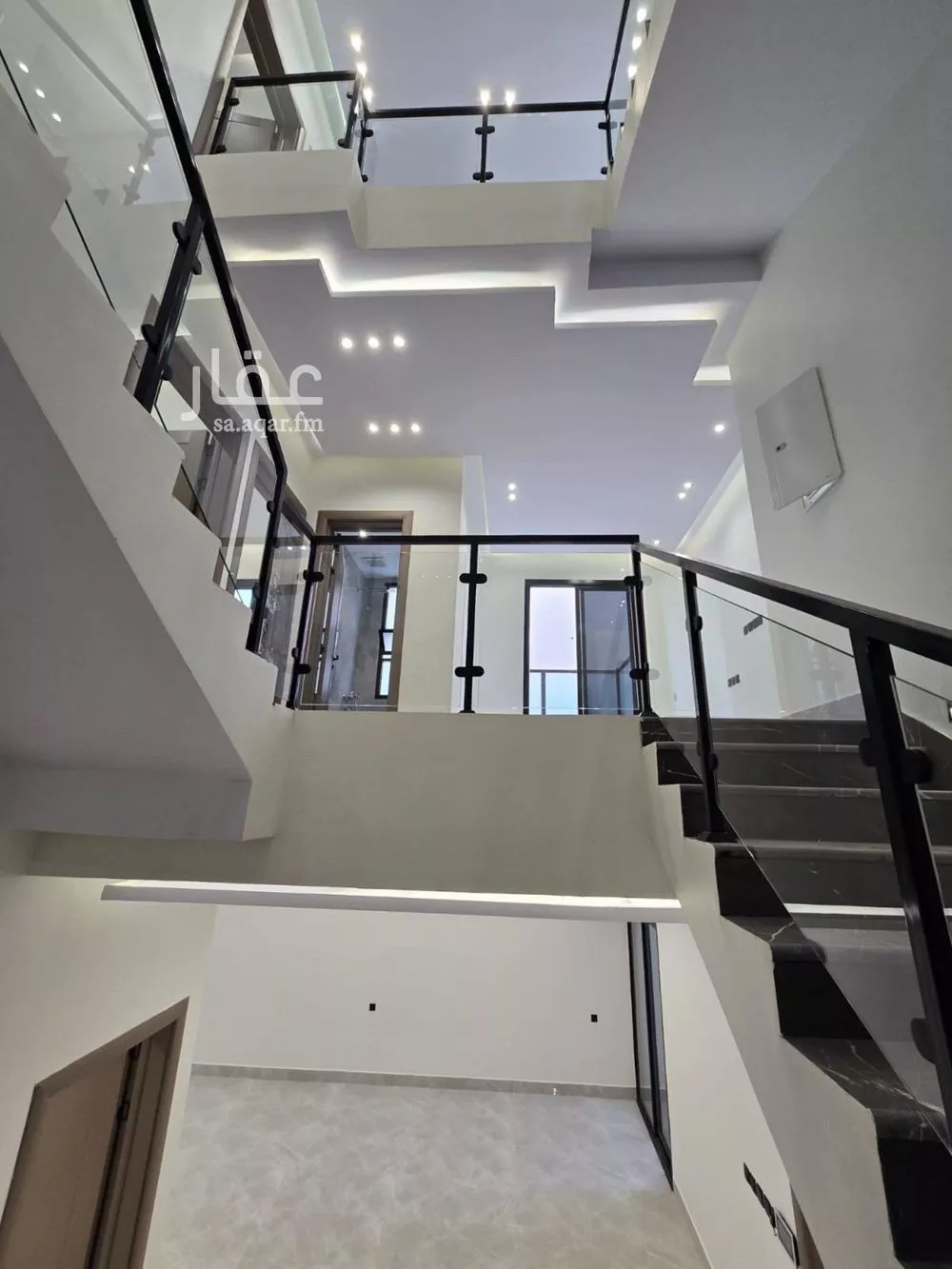 فيلا 6 غرف في الشرق 4