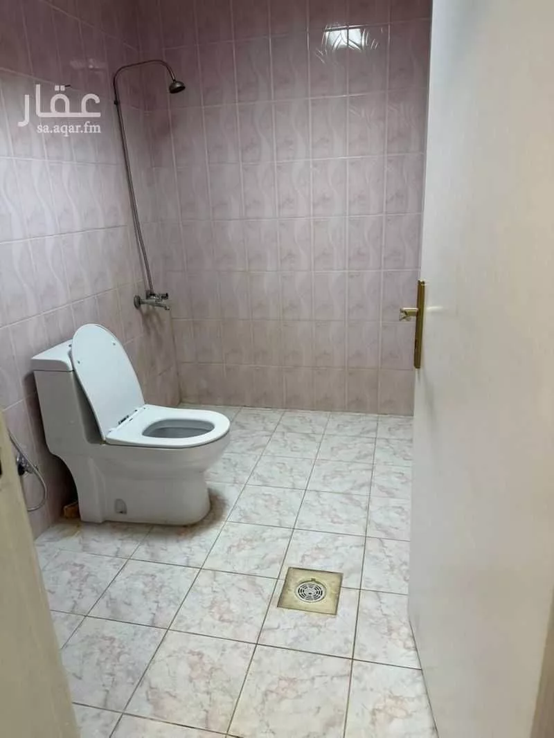 مكتب 520 م² في عرقة 1