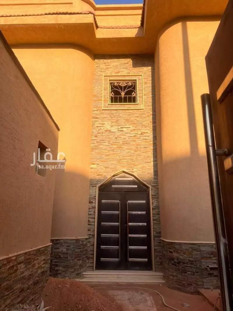 10 bedroom villa in Irqah 4