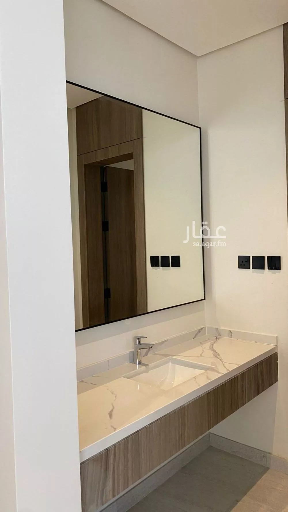 فيلا 7 غرف في السيف 4