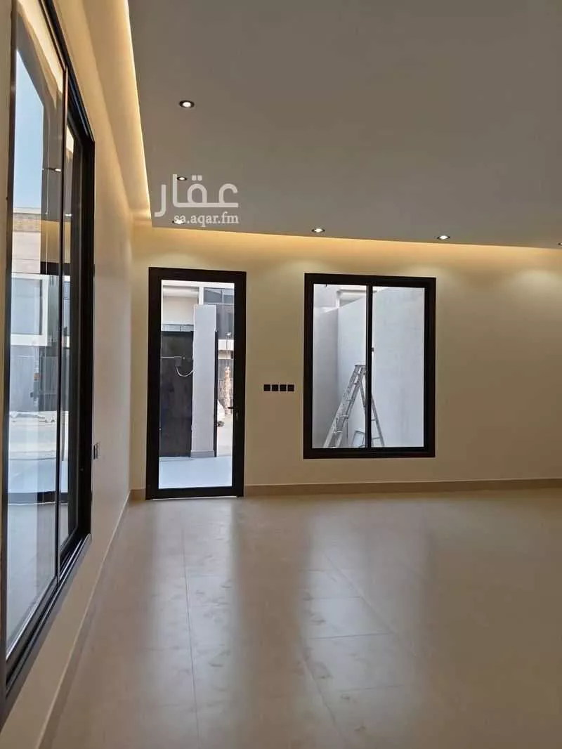 فيلا 9 غرف في العارض 3