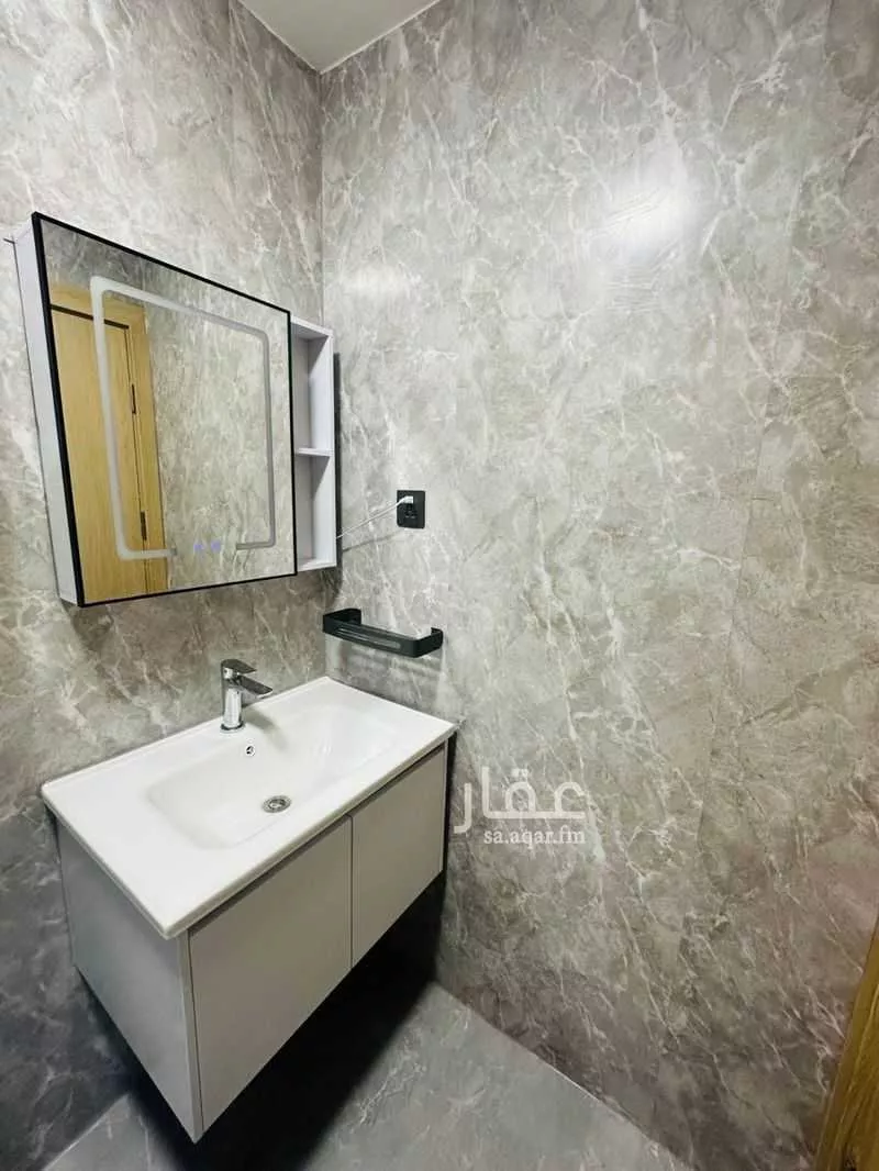 عمارة 900 م² في الملقا 5