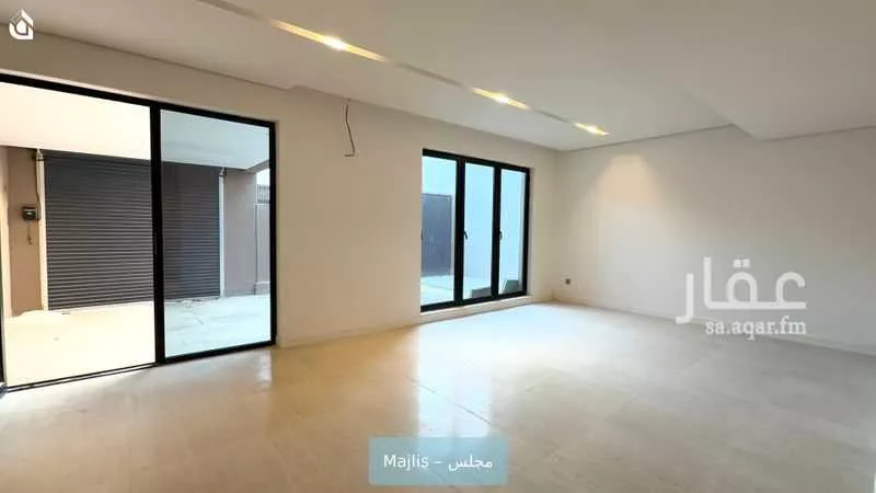 فيلا 4 غرف في العارض 4