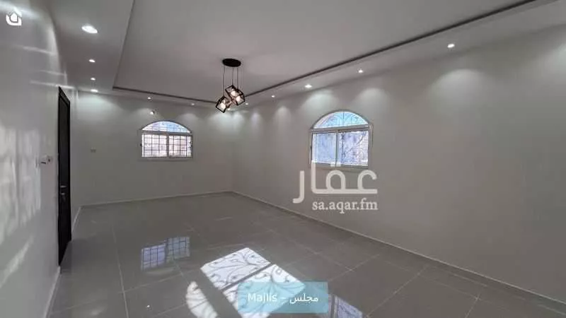 5 bedroom floor in Al Janadriyah 3