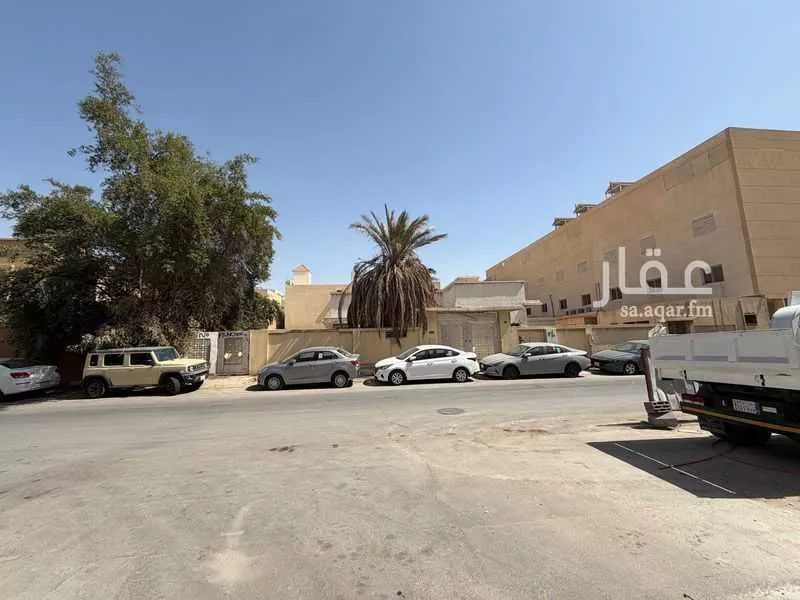 أرض 1085 م² في الضباط 2