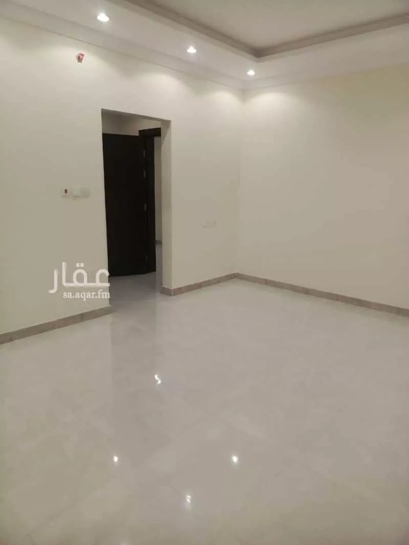 شقة 5 غرف في النزهة 4