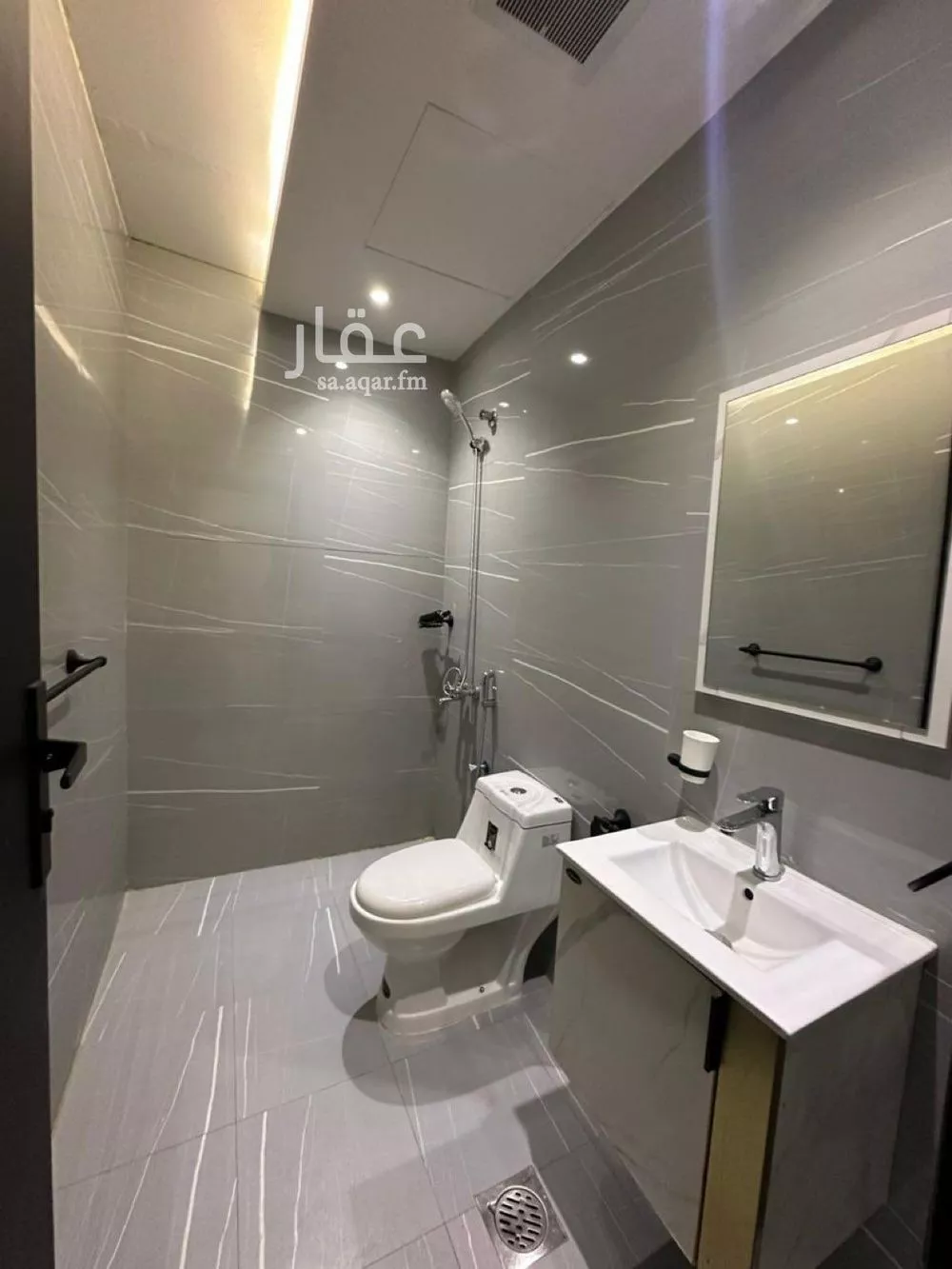 1 bedroom apartment in Al Falah 3