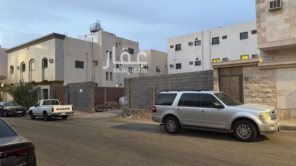 أرض 400 م² في حثم 1