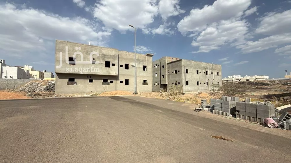 عمارة 1100 م² في نبلاء 1