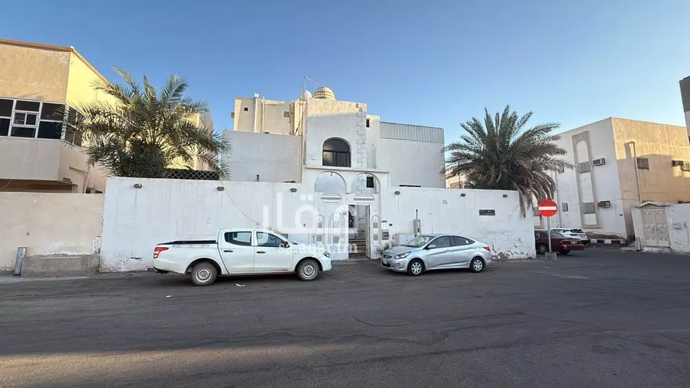400 sqm building in Al Khalidiyyah 1