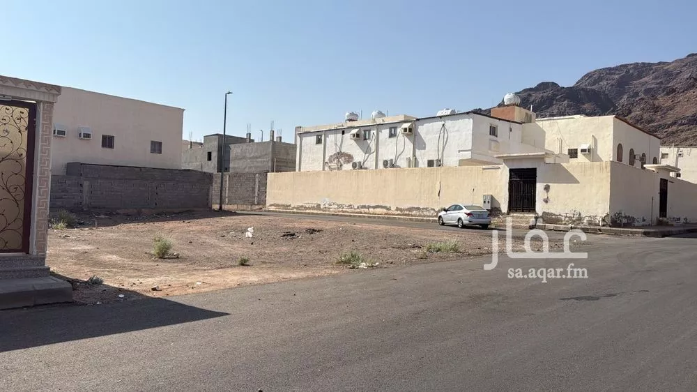 أرض 678 م² في المطار 1