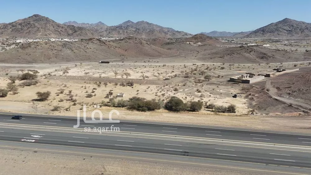 أرض 23007 م² في ورقان 4