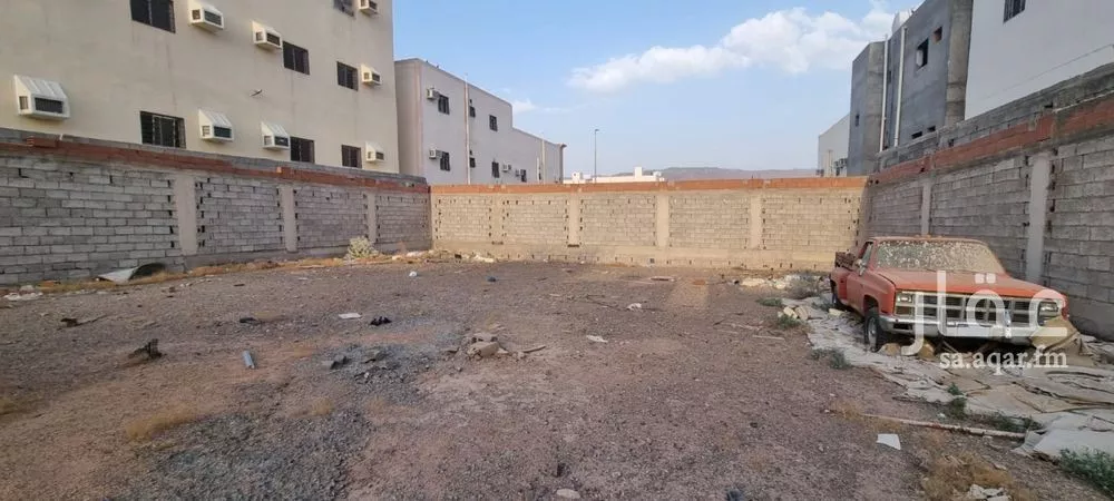 أرض 600 م² في خاخ 4