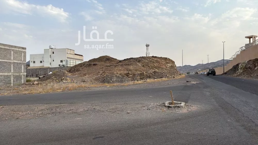 أرض 628 م² في النخيل 3