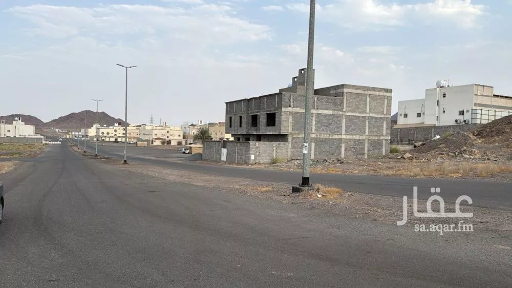 أرض 628 م² في النخيل 4