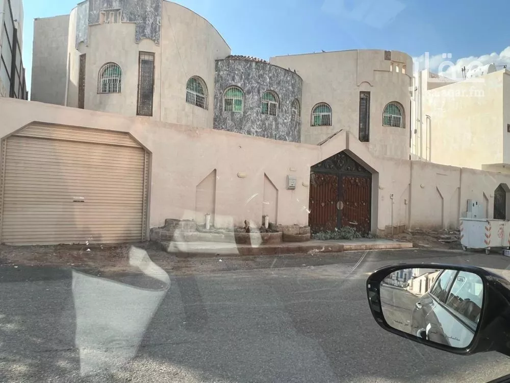 فيلا 9 غرف في ابو بريقاء 1