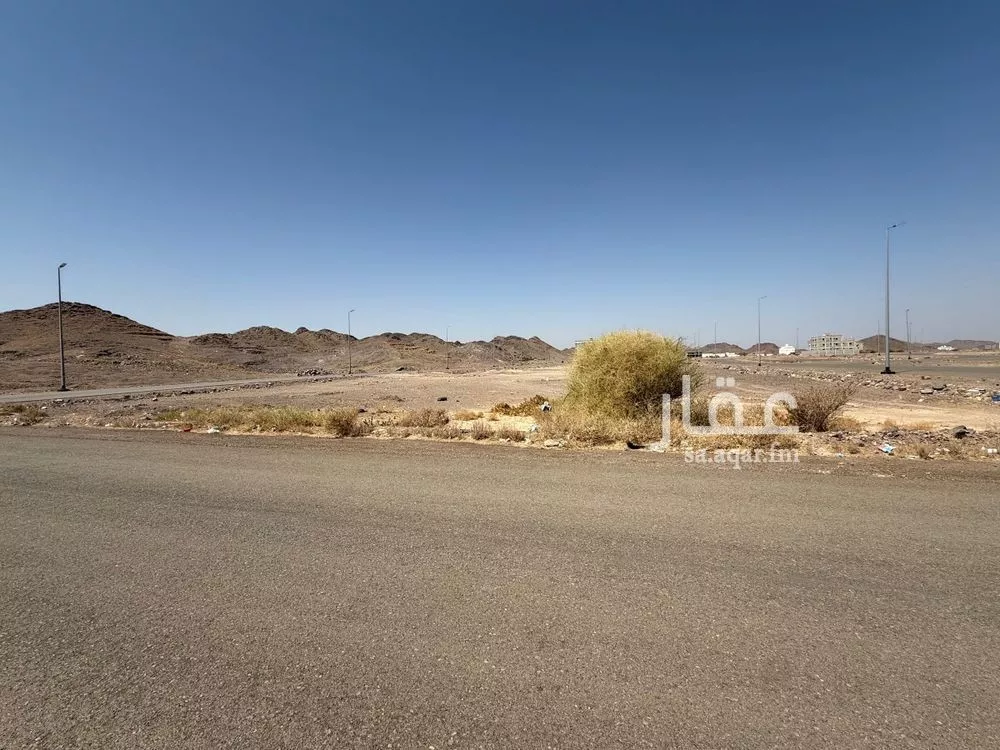 أرض 300 م² في السكة الحديدية 4