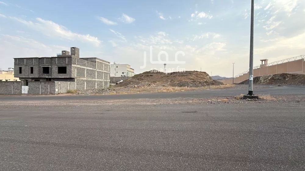 أرض 628 م² في النخيل 2