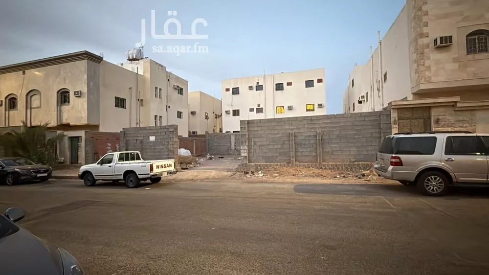 أرض 400 م² في حثم 2