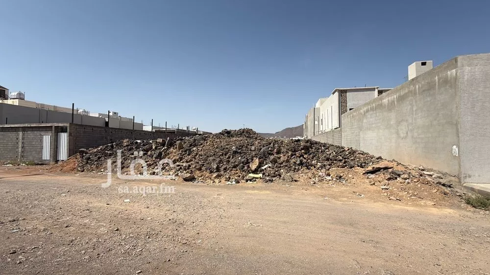 أرض 1175 م² في السكب 5
