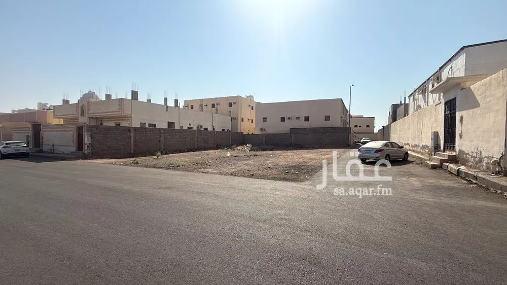 أرض 678 م² في المطار 5