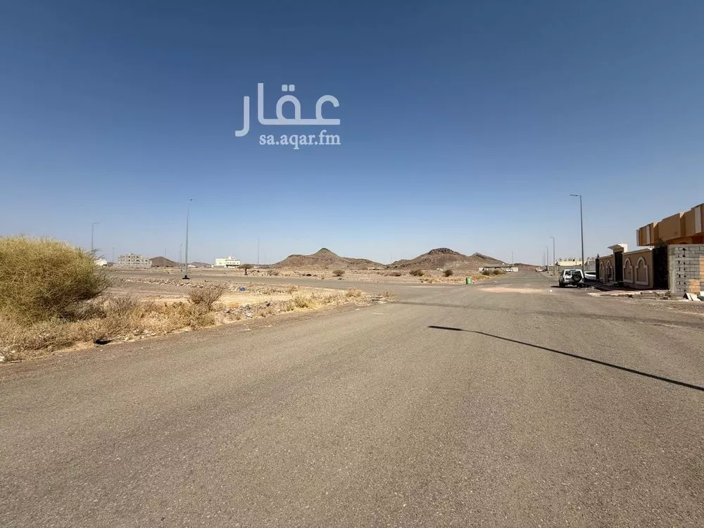 أرض 300 م² في السكة الحديدية 3