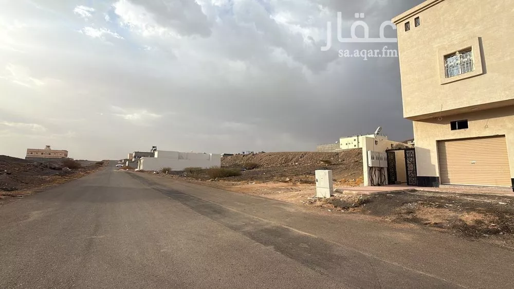 أرض 500 م² في المطار 4