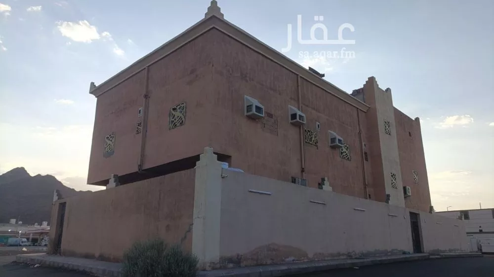 عمارة 646 م² في ورقان 1