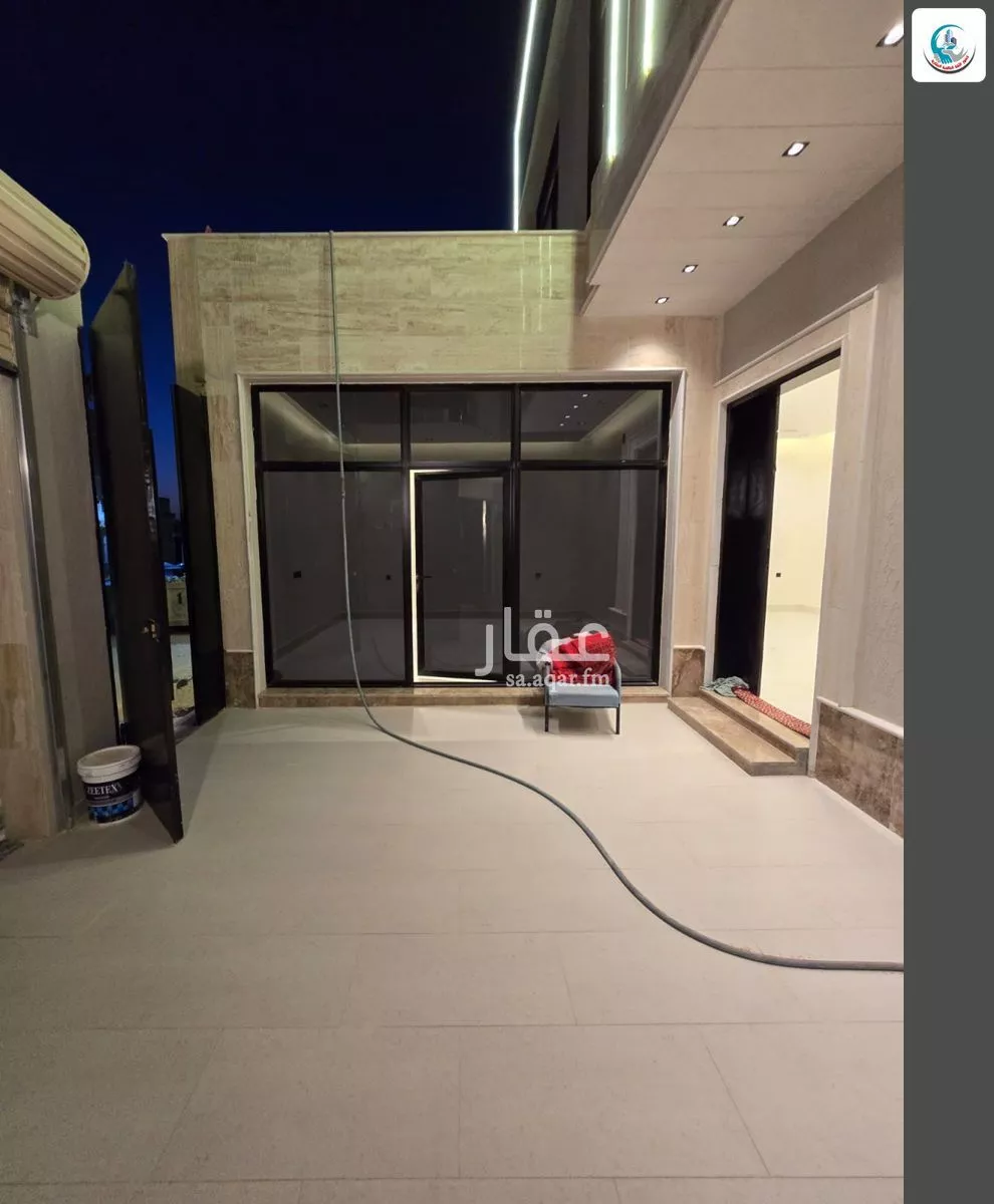 فيلا 8 غرف في الشرق 3