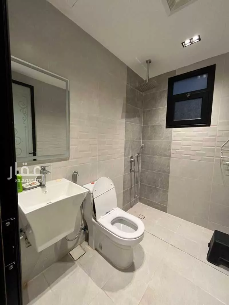 شقة 5 غرف في الحمرا 1