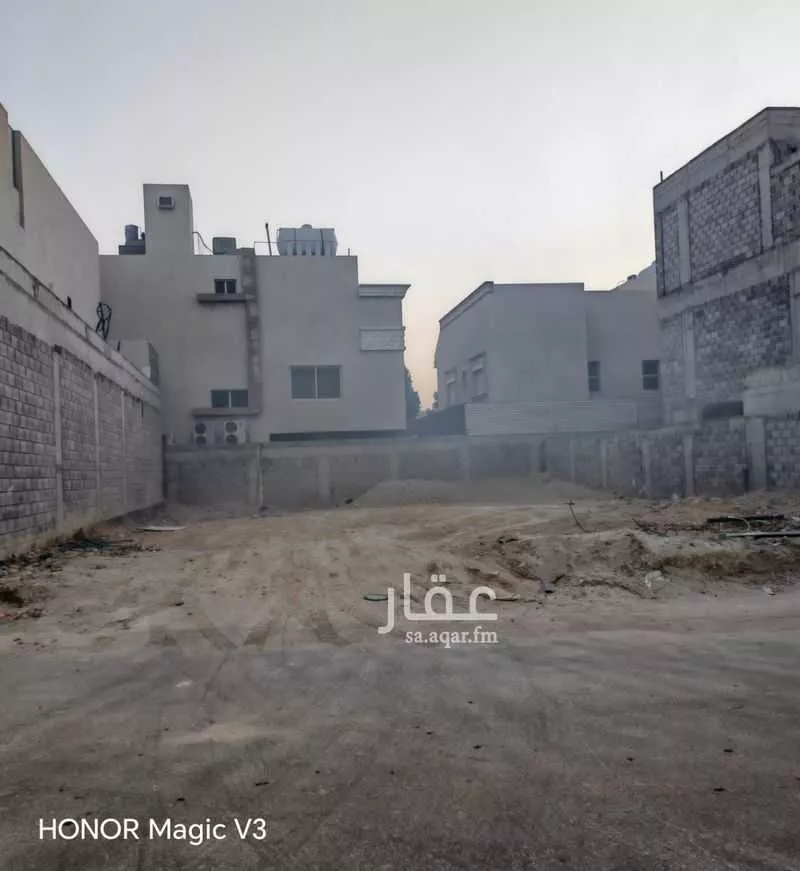 أرض 425 م² في النخيل 4