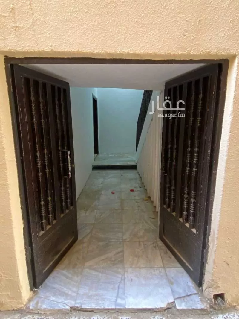 400 sqm building in Ad Dar Al Baida 3
